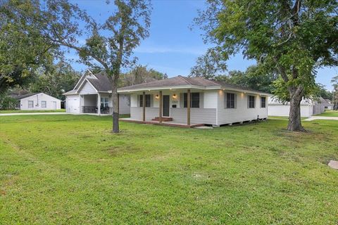 A home in Port Neches