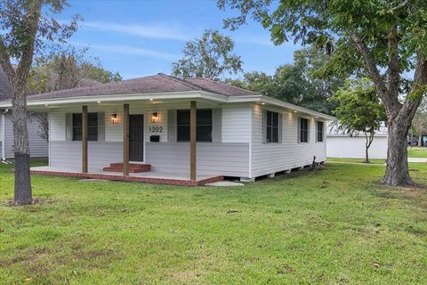 A home in Port Neches