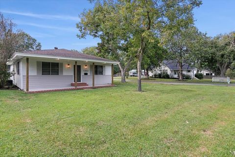 A home in Port Neches