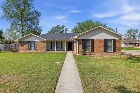 Photo of 4304 Highland, Orange, TX 77632 (MLS # 266467)