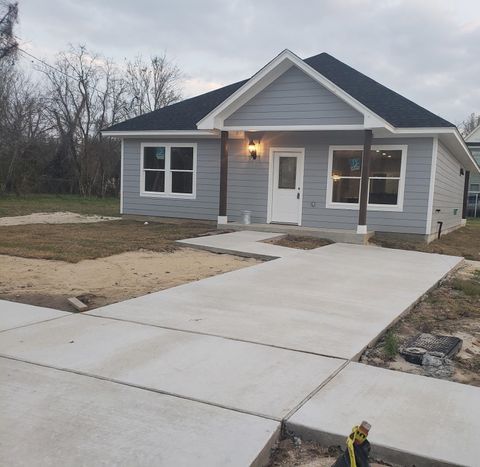 Photo of 420 Shamrock, Beaumont, TX 77701 (MLS # 263296)