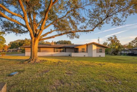 Photo of 316 Linda, Bridge City, TX 77611 (MLS # 263665)