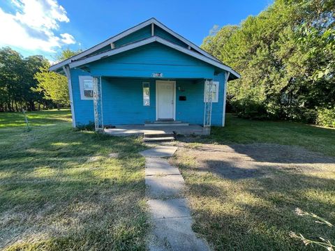 Photo of 1431 13th St, Port Arthur, TX 77640 (MLS # 262316)