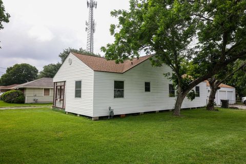 A home in Groves