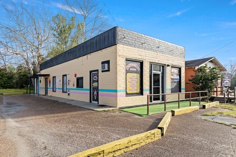 Photo of 201 E BLUFF, Woodville, TX 75979 (MLS # 265993)