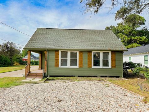 A home in Port Neches