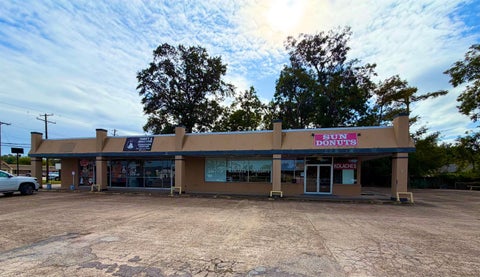 Photo of 820 -824 S Twin City Hwy, Nederland, TX 77627 (MLS # 271933)