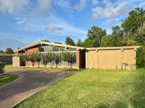 Photo of 2835 Palestine St, Beaumont, TX 77701 (MLS # 263345)