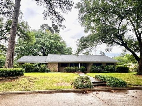 Photo of 106 Robin Rd, Silsbee, TX 77656 (MLS # 266948)