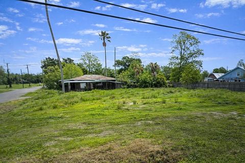 Photo of 2514 8th Street, Orange, TX 77630 (MLS # 265965)