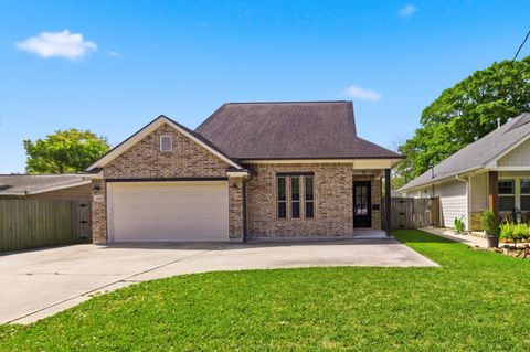 Photo of 1022 McArthur Dr, Port Neches, TX 77651 (MLS # 266460)