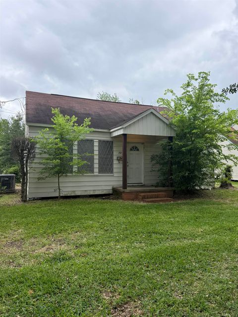 Photo of 192 Hill Terrace Dr., Nederland, TX 77627 (MLS # 266932)