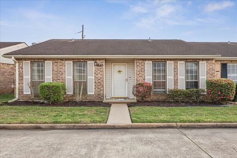 Photo of 1047 Park Meadow Dr, Beaumont, TX 77706 (MLS # 265858)