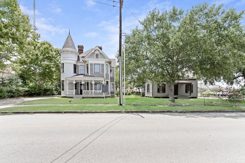 Photo of 479 Pine Street, Beaumont, TX 77701 (MLS # 260519)