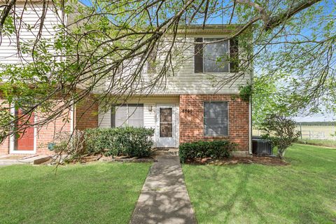 Photo of 8790 Glen Meadow Ln, Beaumont, TX 77706 (MLS # 266621)