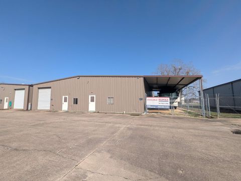 Photo of 635 Langham, Beaumont, TX 77707 (MLS # 255707)