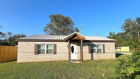 A home in Silsbee