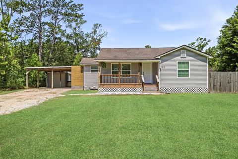 Photo of 1010 S Village Creek Parkway, Lumberton, TX 77657 (MLS # 268522)
