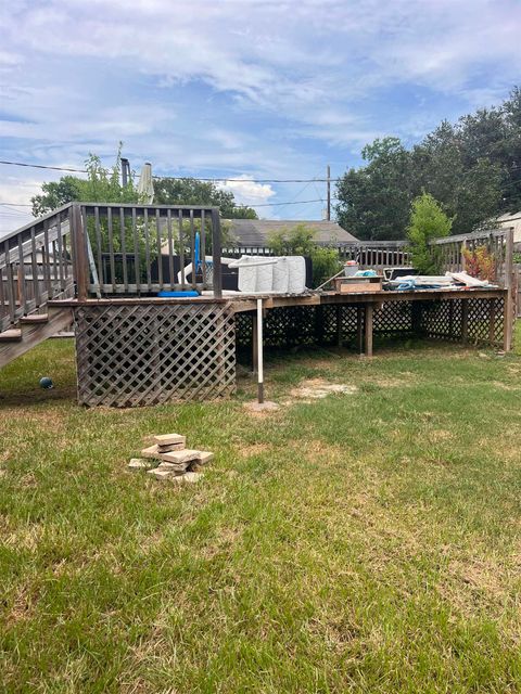 A home in Port Neches