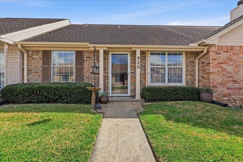 Photo of 920 Green Meadow, Beaumont, TX 77706 (MLS # 265768)