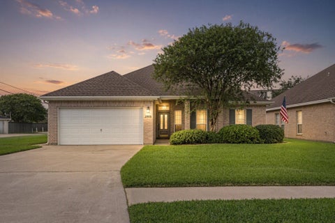 Photo of 2005 Rosewood St, Beaumont, TX 77713 (MLS # 271843)