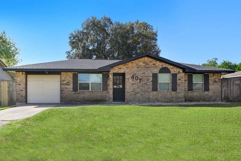 Photo of 407 Calvin, Bridge City, TX 77611 (MLS # 262240)