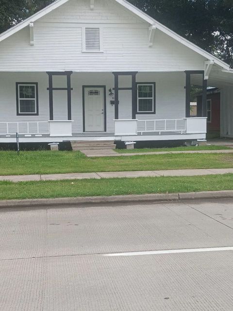 Single Family Residence in Beaumont TX 875 Washington Blvd.jpg