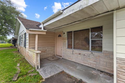 Photo of 5145 Raleigh Dr, Beaumont, TX 77706 (MLS # 270129)