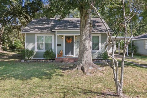 A home in Port Neches