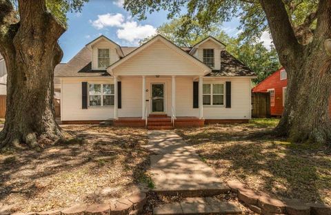 Photo of 130 E Circuit, Beaumont, TX 77706 (MLS # 265985)
