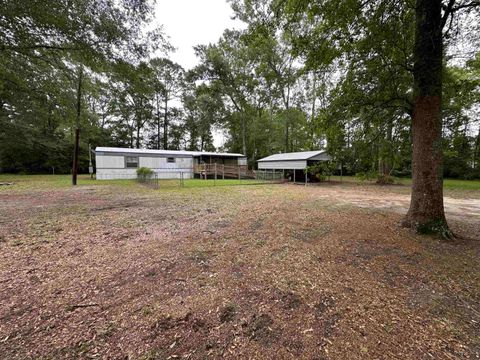 Photo of 847 Twin Towers Rd, Silsbee, TX 77656 (MLS # 266952)