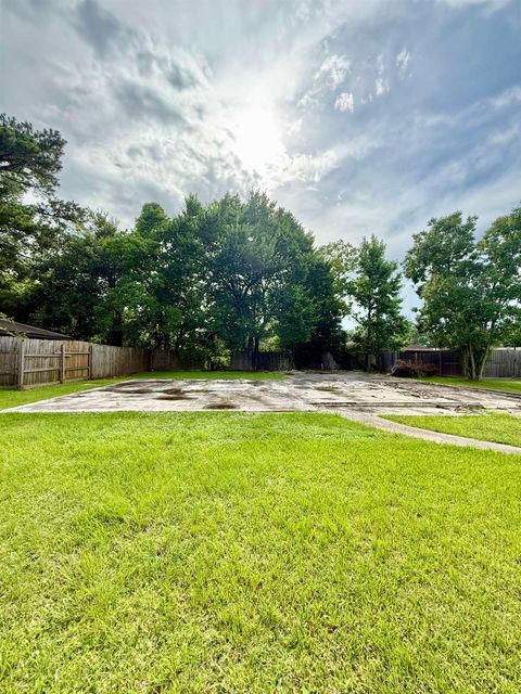 Photo of 320 Hebert St, Vidor, TX 77662 (MLS # 268200)