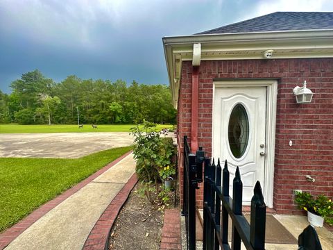 A home in Vidor