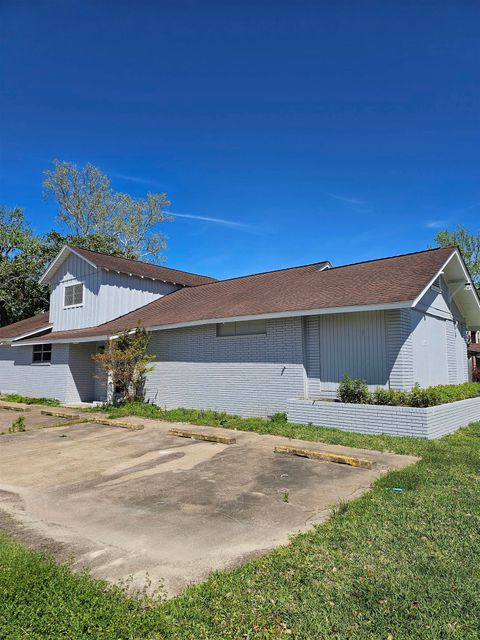 Photo of 715 N 5th St, Silsbee, TX 77656 (MLS # 252281)