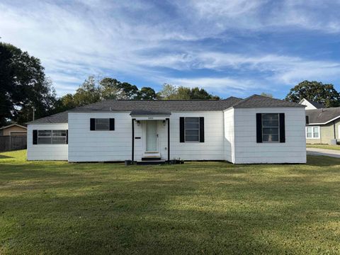 Photo of 6899 Jefferson Blvd, Groves, TX 77619 (MLS # 263335)