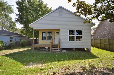 Photo of 825 Block St., Port Neches, TX 77651 (MLS # 266476)