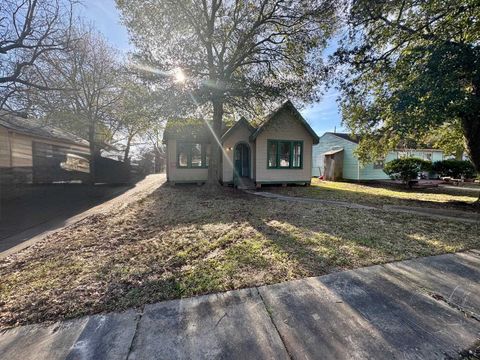 Photo of 5104 5th St, Port Arthur, TX 77642 (MLS # 264832)