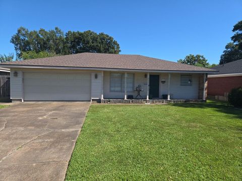 Photo of 4910 Sue, Groves, TX 77619 (MLS # 262269)