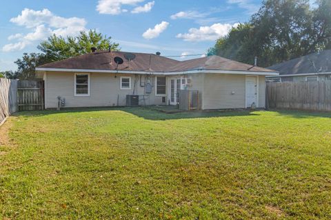 A home in Groves