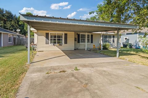 A home in Groves