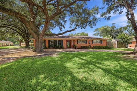 Photo of 3890 Kenwood Dr, Beaumont, TX 77706 (MLS # 269775)