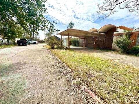 Photo of 3000 Cardinal Street, Orange, TX 77630 (MLS # 261012)