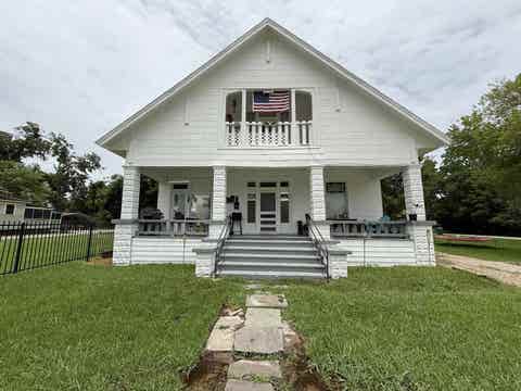 Photo of 1832 Liberty Apt 5 #Apt 5, Beaumont, TX 77701 (MLS # 269913)
