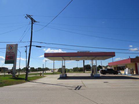 Photo of 3002 Nall Street, Port Neches, TX 77651 (MLS # 262735)