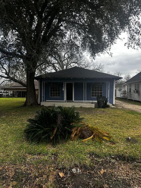 Photo of 2036 13th, Port Arthur, TX 77640 (MLS # 264357)