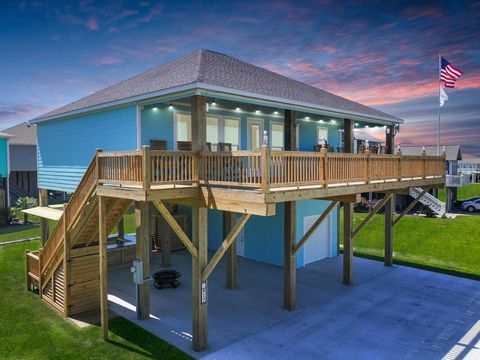 Photo of 917 Westview, Crystal Beach, TX 77650 (MLS # 268115)
