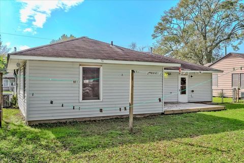 A home in Groves