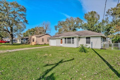 A home in Groves