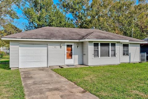 A home in Groves