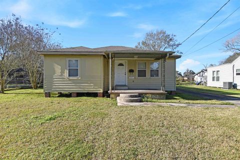 Photo of 6401 Howe St., Groves, TX 77619 (MLS # 264313)